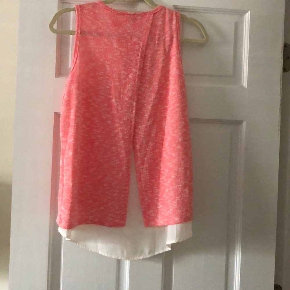 Pretty Top 🌸 - Picture 2 of 2